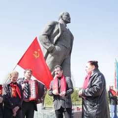 Цветы вождю большевиков