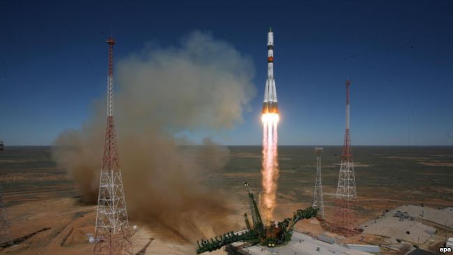 Запуск ракеты "Союз-2.1" с космодрома Байконур в Кызылординской области. 28 апреля 2015 года.