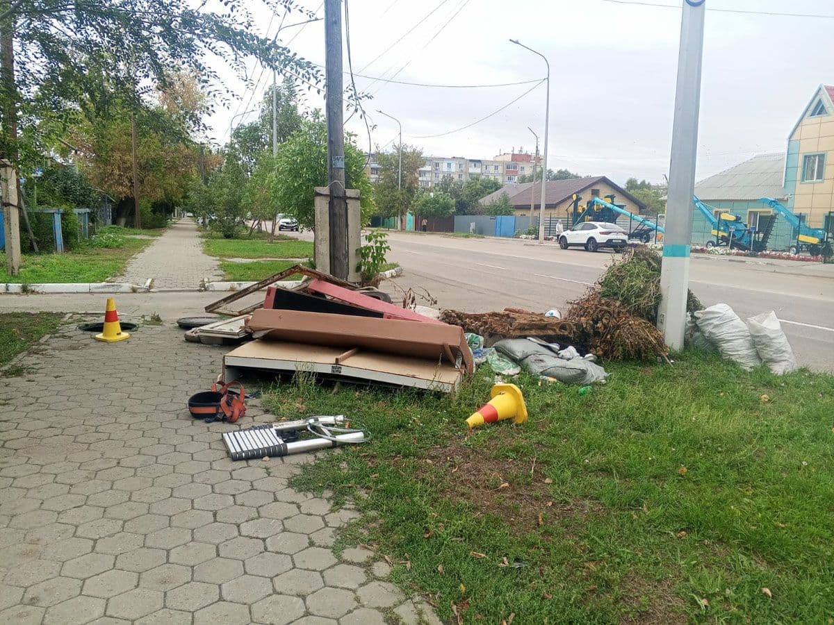 Чего только в этой куче нет...