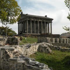 С армянских гор спускается туман