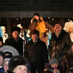 В Костанае зажгли главную елку и дали первый салют