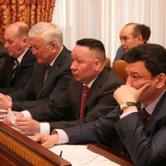 Куда несет их «рок событий»?