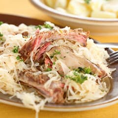 Шукрут с вином и мясом