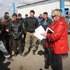 Первомайская демонстрация в сентябре 2013-го