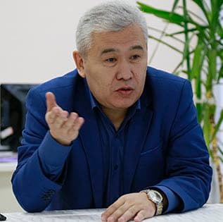 "Спокойно и с фактами в руках" - профессор Еркин АБИЛЬ об идее смены часового пояса в Костанайской области
