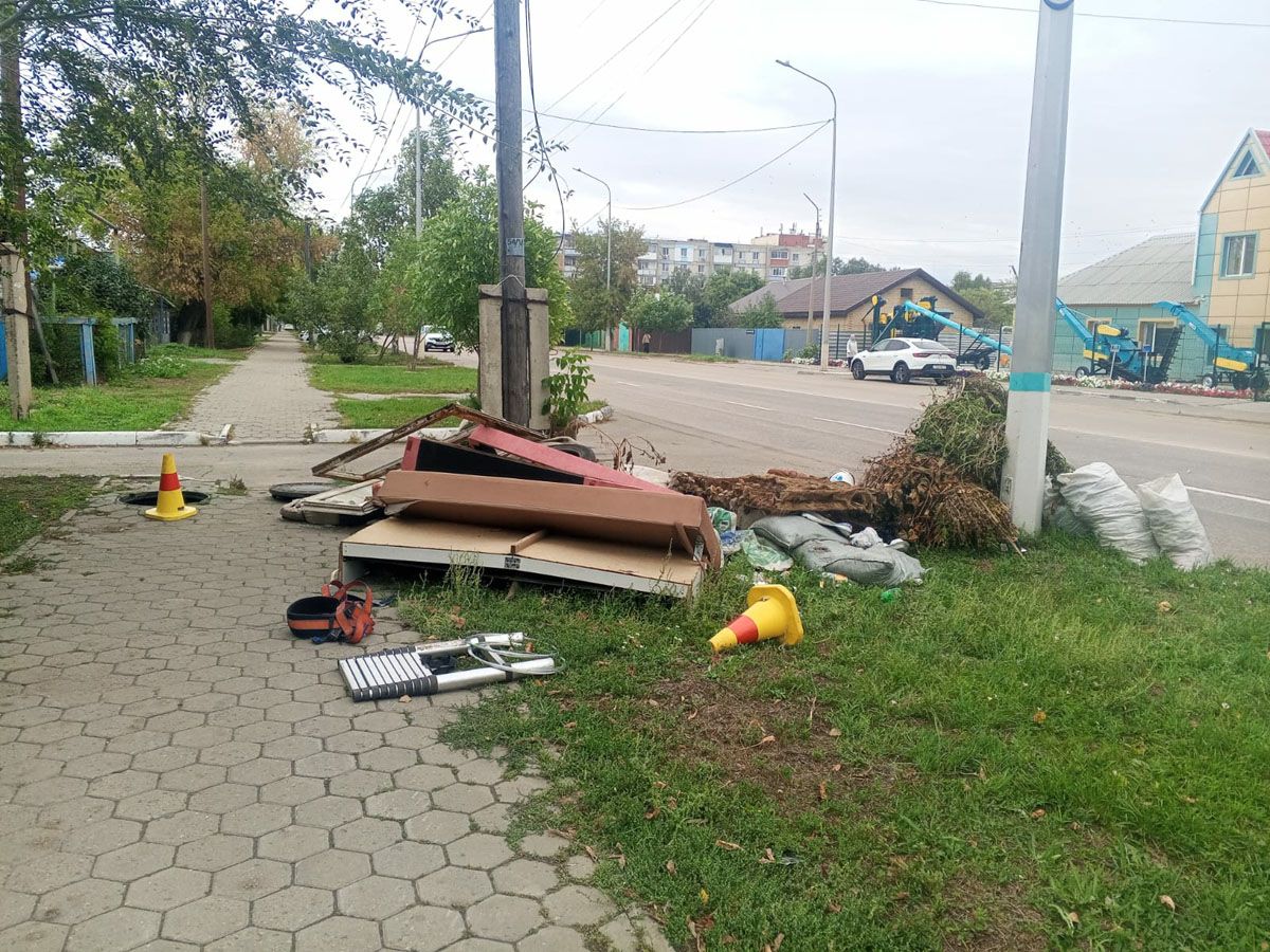 Чего только в этой куче нет...