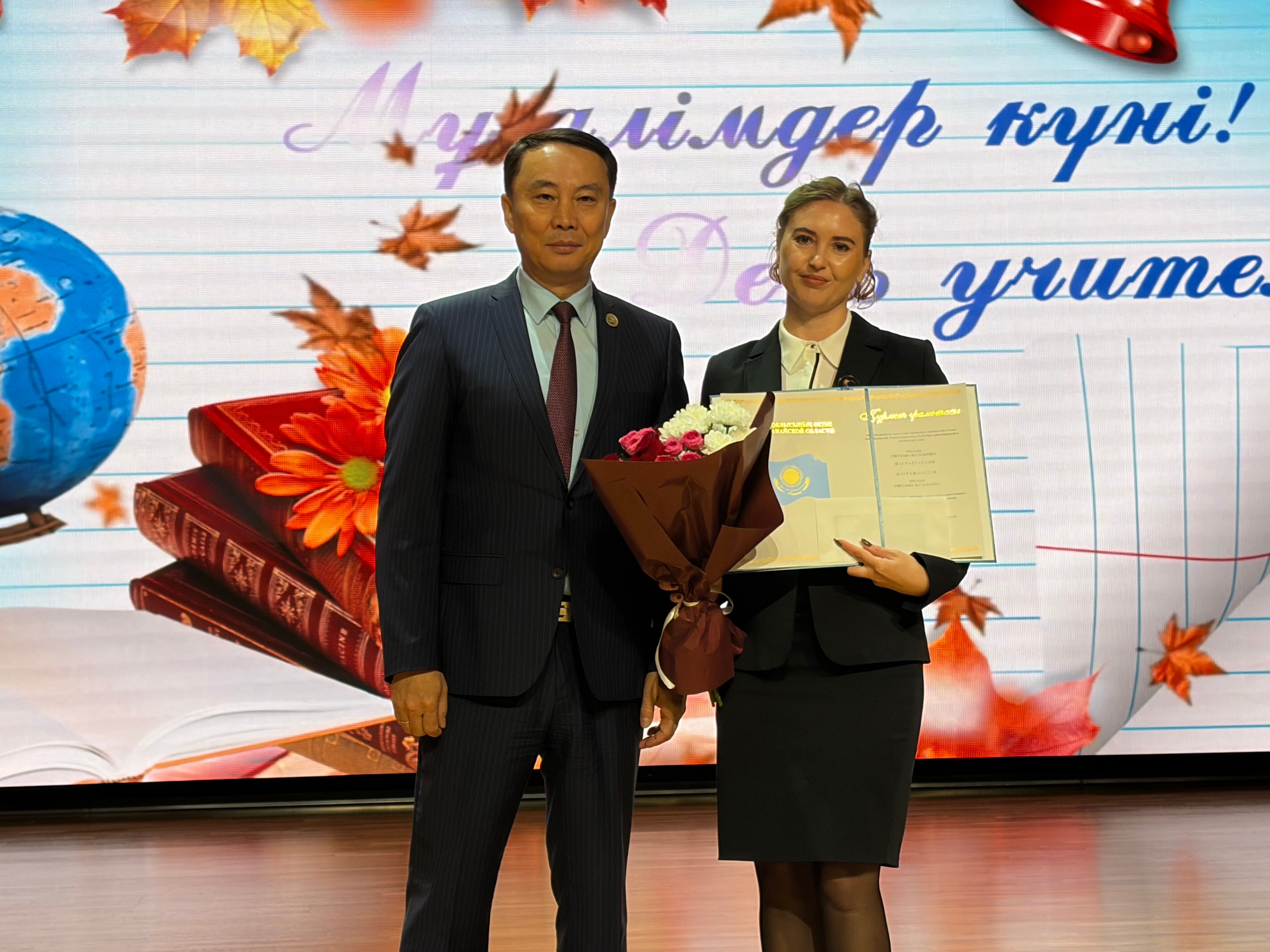 За что наградить педагога, о школьных дворах и образовательных долгостроях - Как прошел День учителя в Костанае