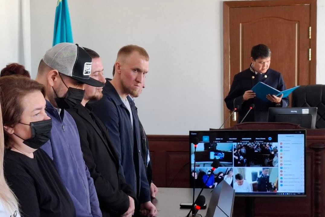 Сорок бочек арестантов - Во время оглашения приговора по «мясному делу» в зале суда не стихал звон наручников