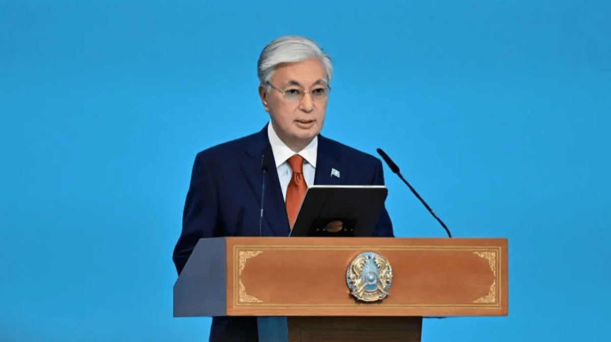 "Не время пустых обещаний" - О чем говорил Токаев, обращаясь к депутатам Курултая. Краткий обзор