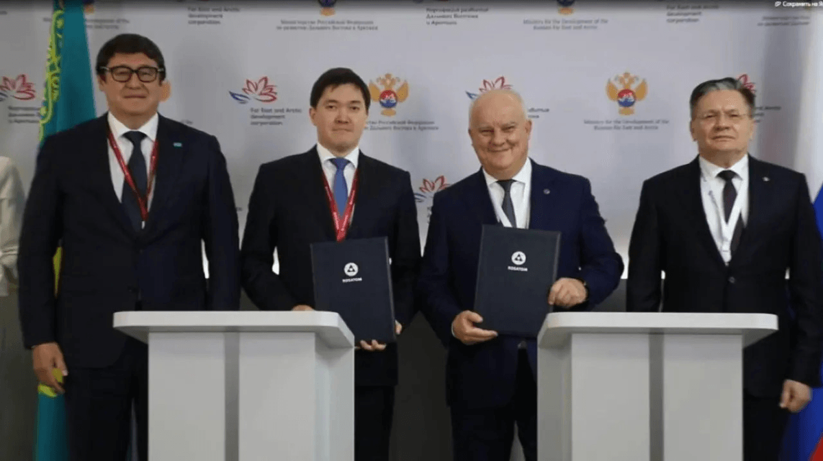 Казахстан подписал контракт на строительство первой АЭС с компанией "Росатома"