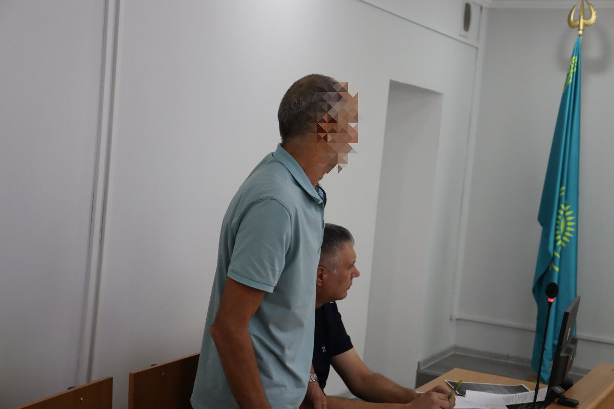 «Он сказал: "Я сейчас убью"» - Версию конфликта с летальным исходом в гаражном боксе рассказал обвиняемый в суде Костаная
