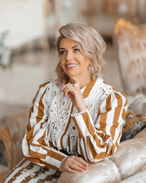   (Elena Antonovich) -     Luxury
